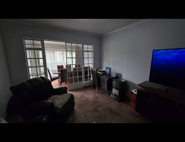 3 BEDROOM SECTIONAL TITLE FOR SALE IN CASTLEVIEW
